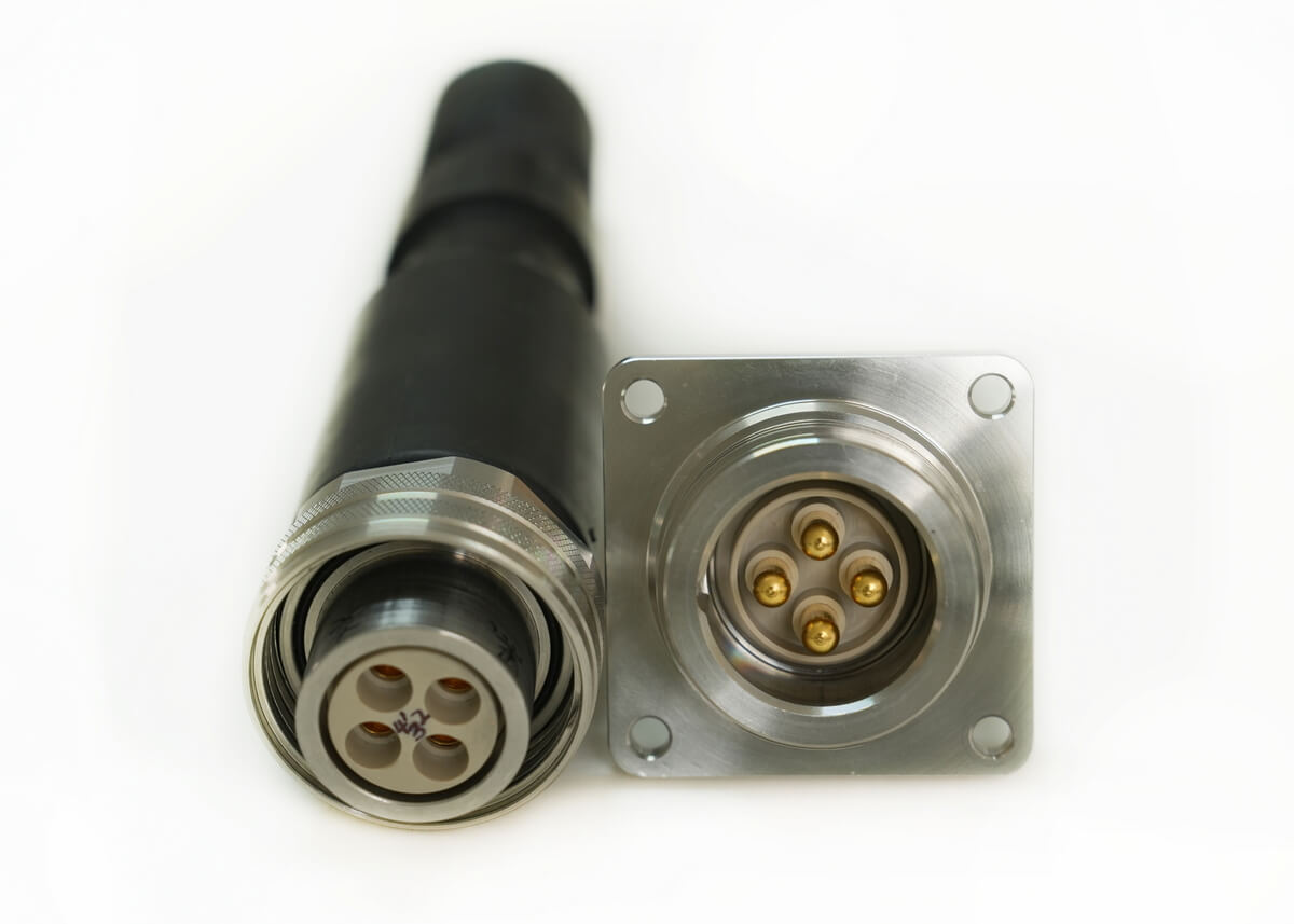4芯70A连接器，80MPa